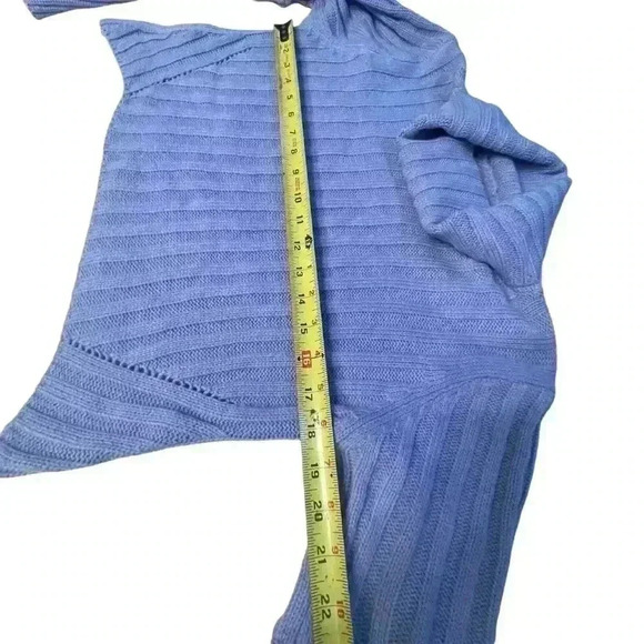 Long sleeve turtle neck sweater with flared bell sleeves size small cropped - Picture 3 of 8